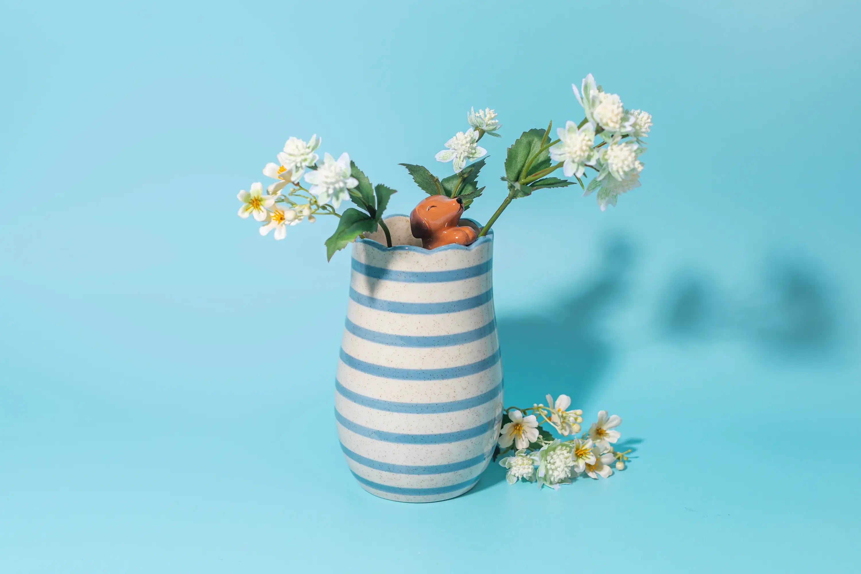Sass & Belle Guckende Dackelvase