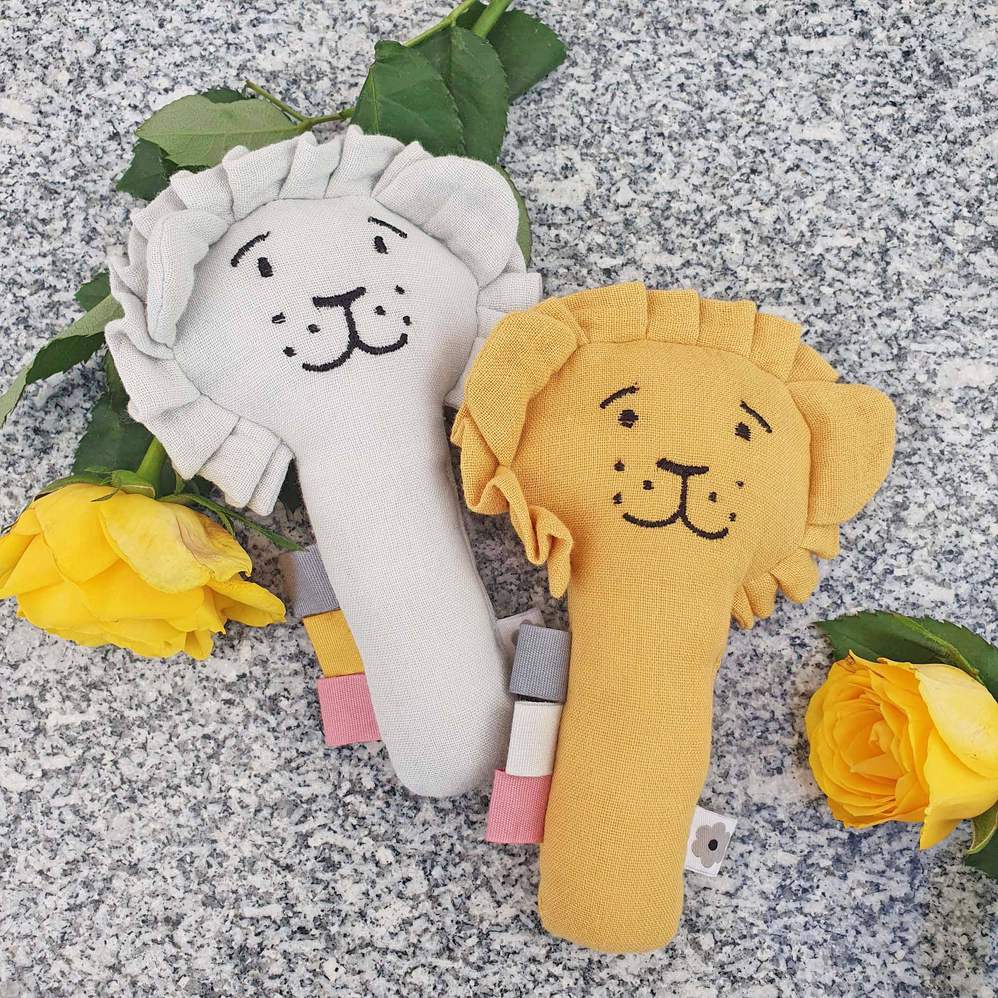 Organic Soft Rattle Lion Ocker