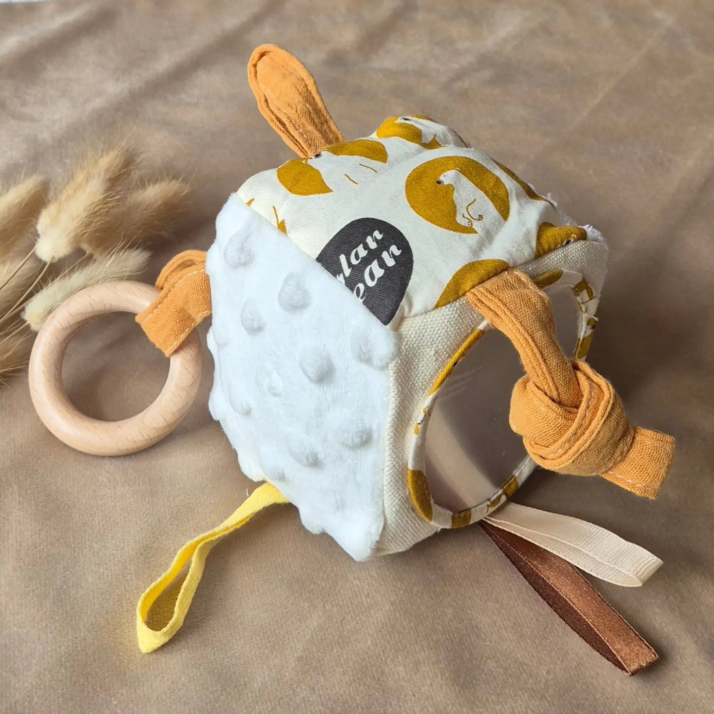 Rammelaartje Aktivitätenwürfel aus Plüsch