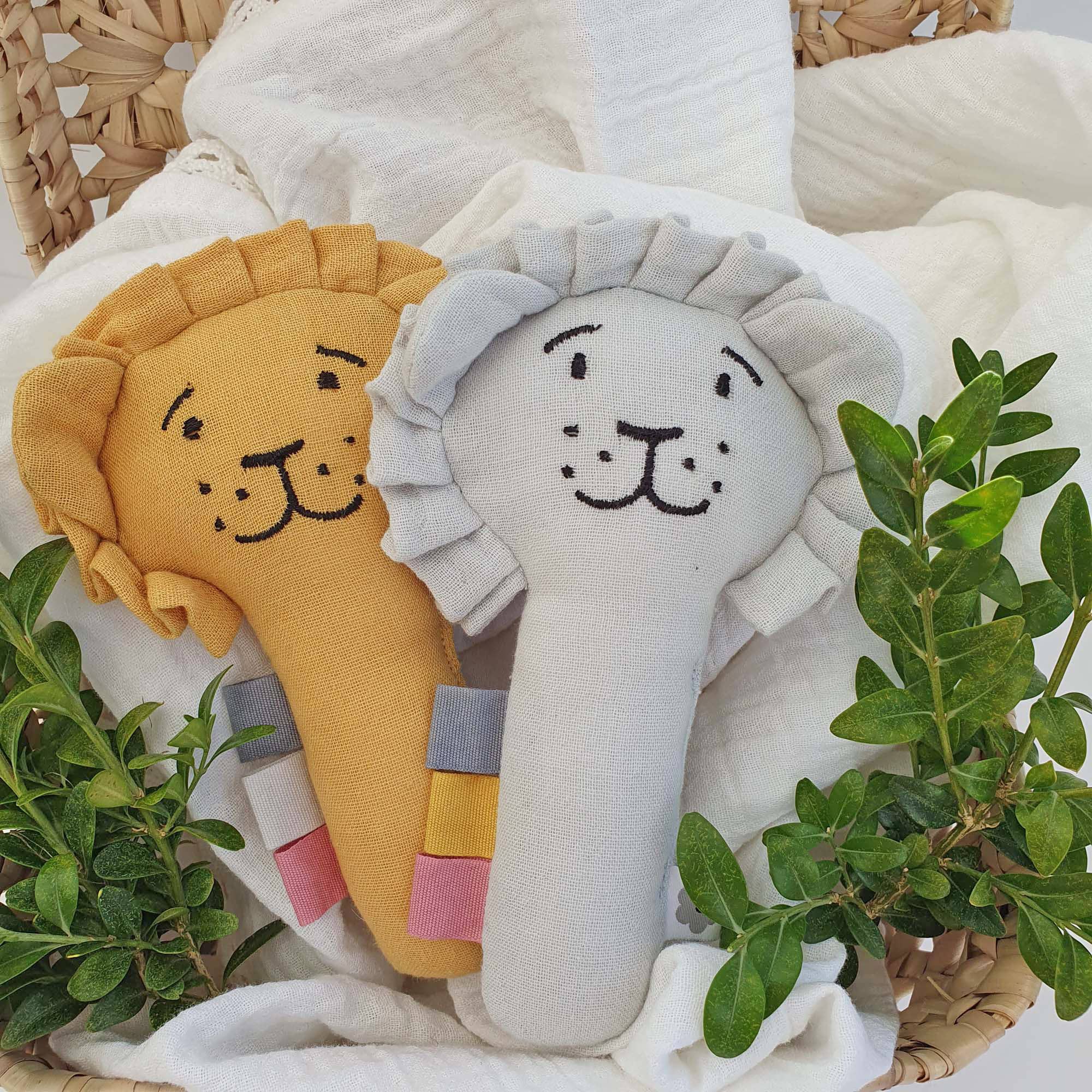 Organic Soft Rattle Lion Ocker