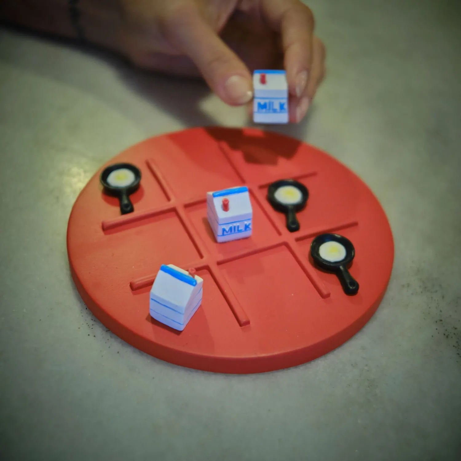 Helio Feretti Frühstück Tic Tac Toe