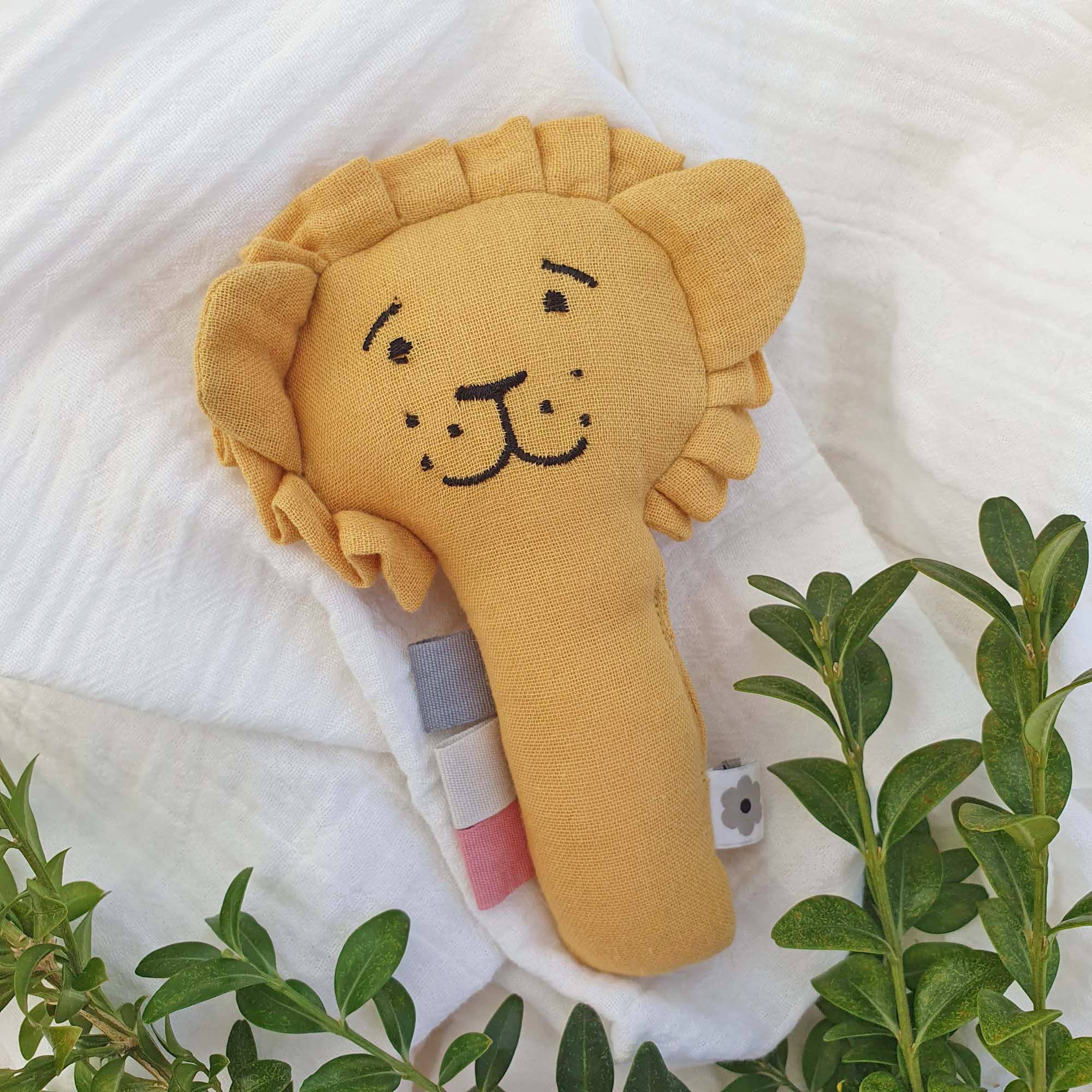 Organic Soft Rattle Lion Ocker