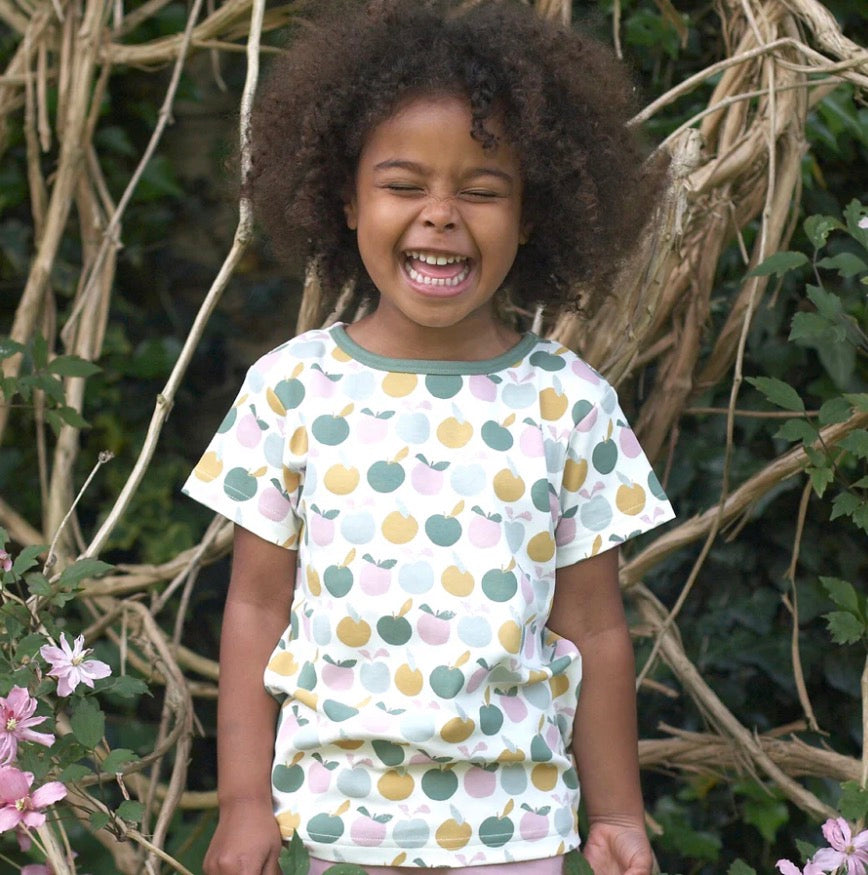 Pigeon T-Shirt Apples