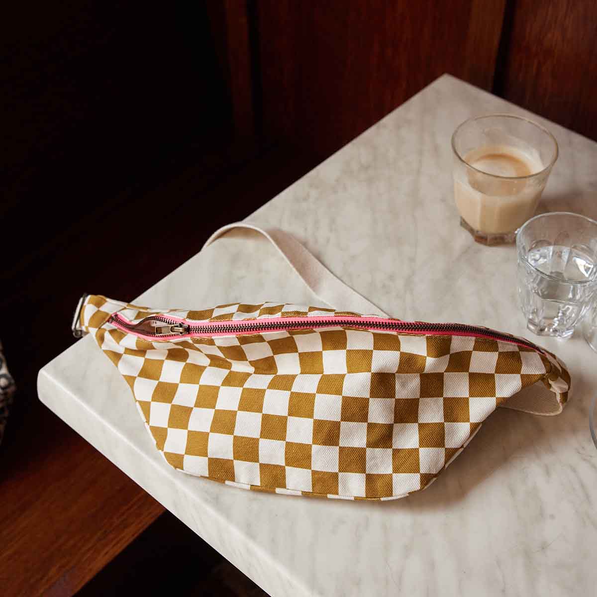 Damengürteltasche kariert in Karamell: Schachbrett