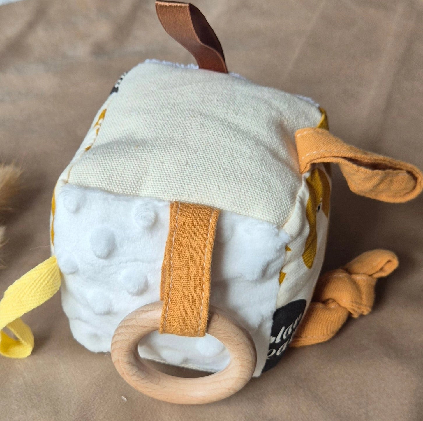 Rammelaartje Aktivitätenwürfel aus Plüsch