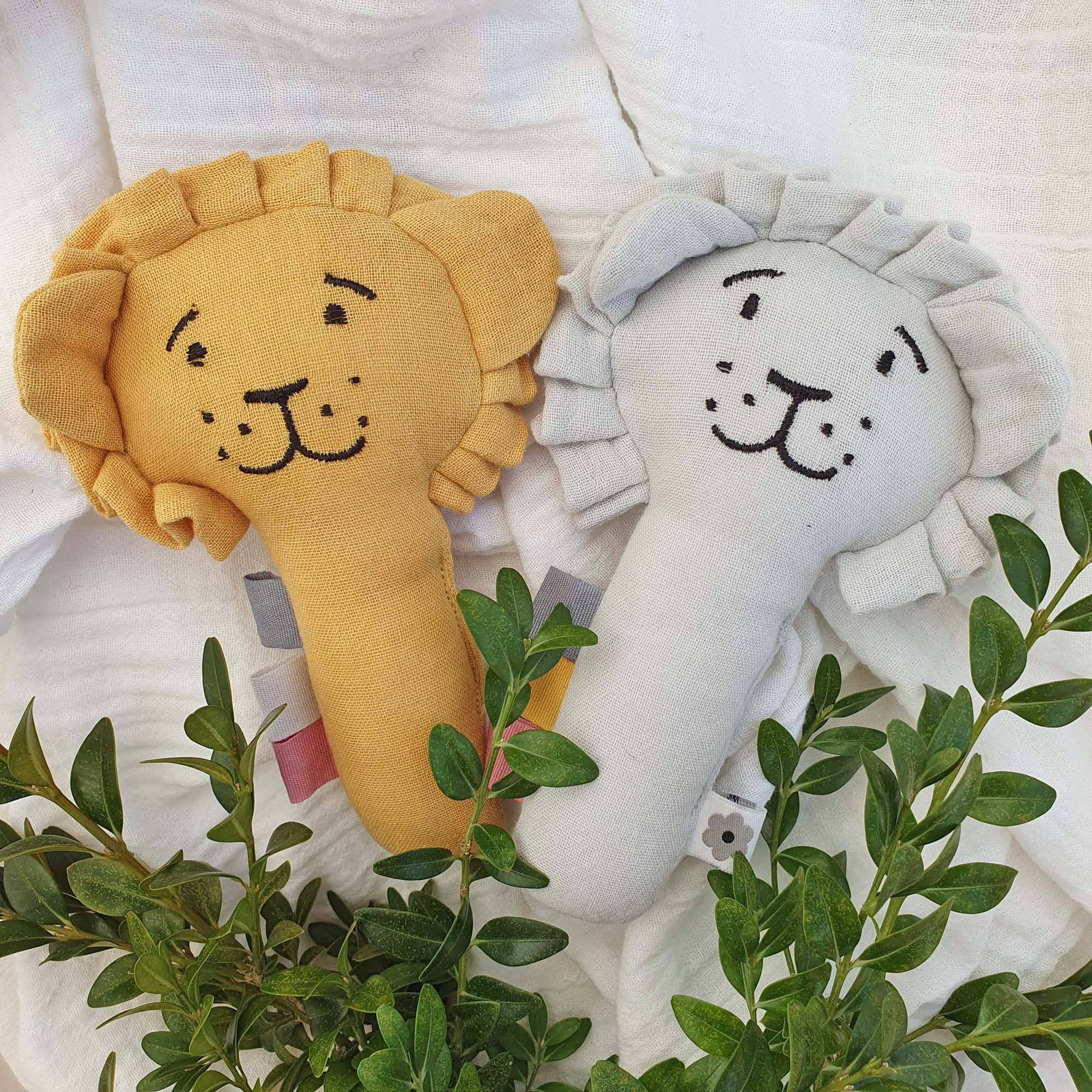 Organic Soft Rattle Lion Ocker