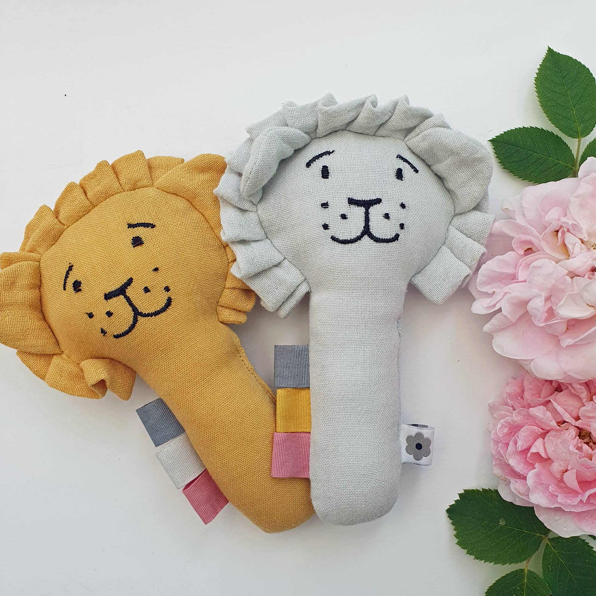 Organic Soft Rattle Lion Ocker