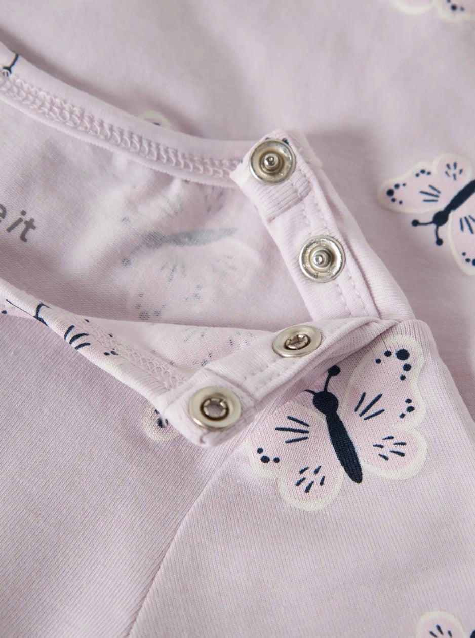 name it Kurzarmkleid lila mit Schmetterlingen (nbfvandora)