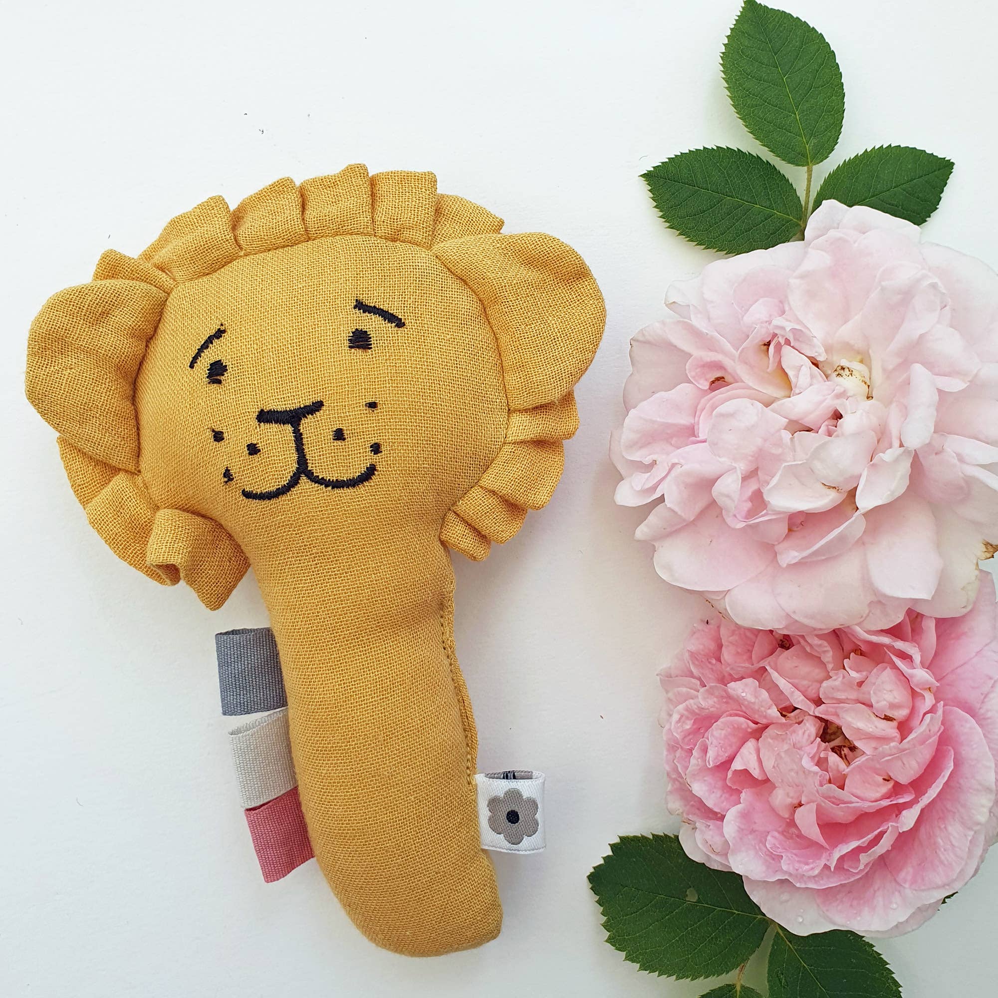 Organic Soft Rattle Lion Ocker