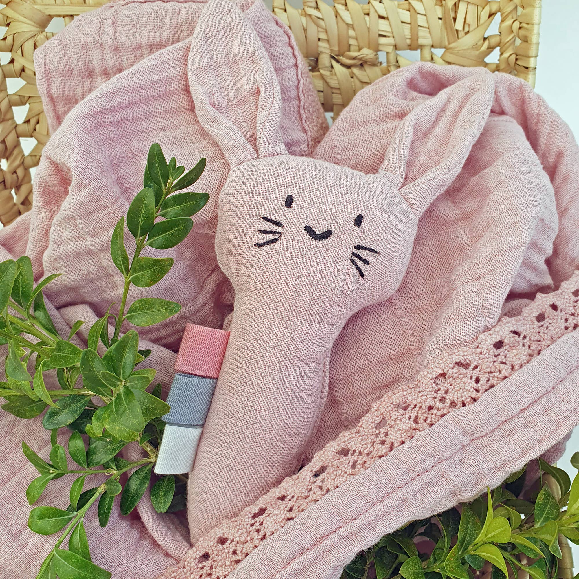 Organic Soft Rassel Rabbit Pale Mauve