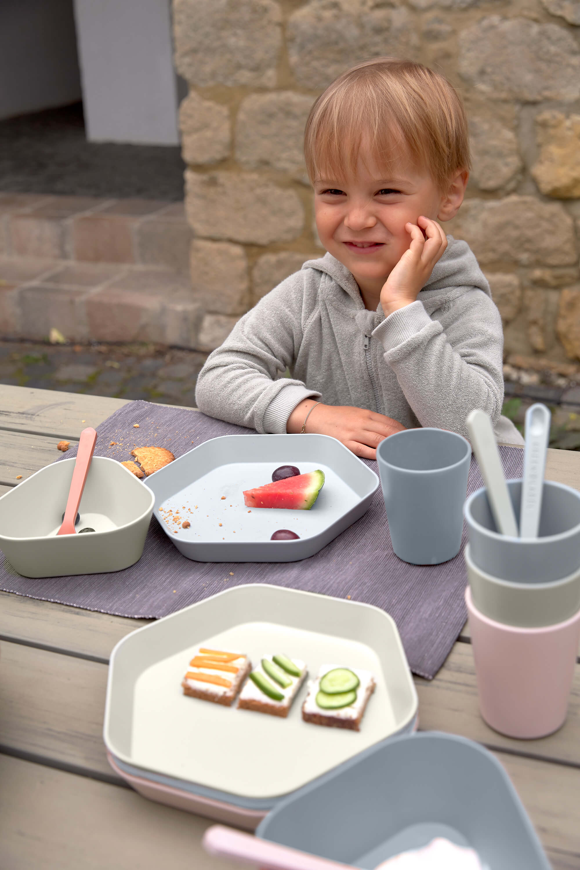 Lässig Kinderteller Geo in blau