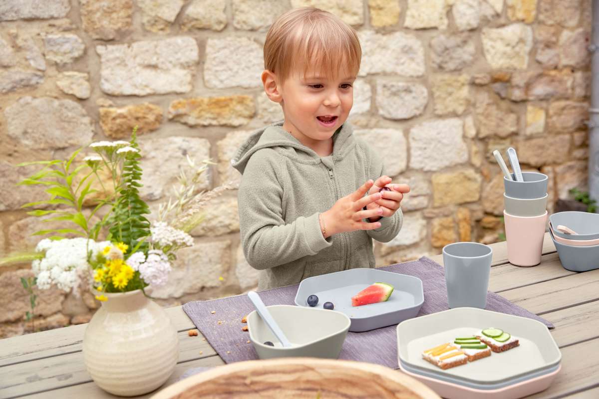 Lässig Kinderteller Geo in grau