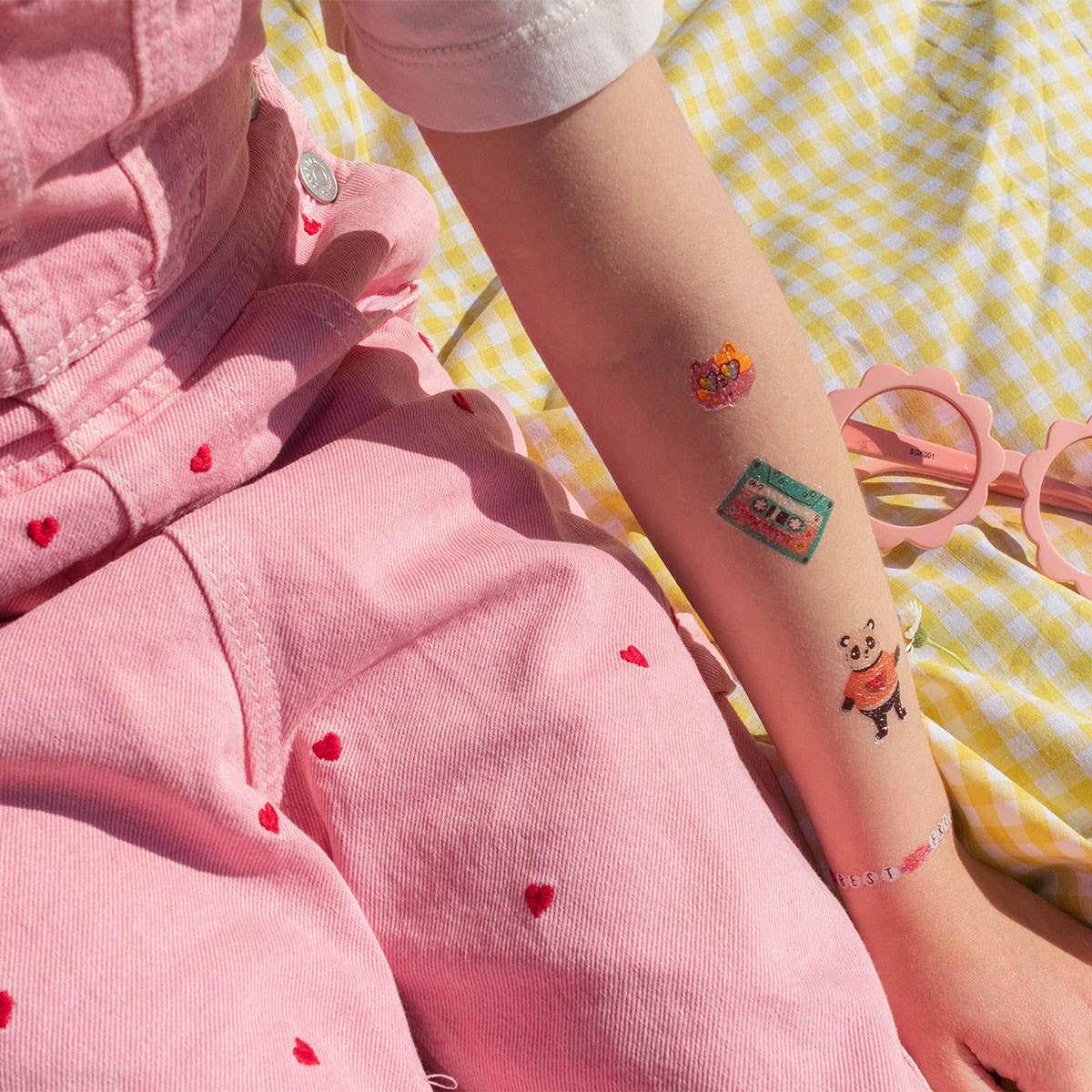 La petite épicerie Tattoo-Tasche „California Dream“ mit Neon Pinken Glitzertattoos