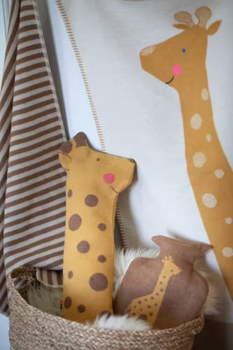 David Fussenegger Decke in Puppe Giraffe