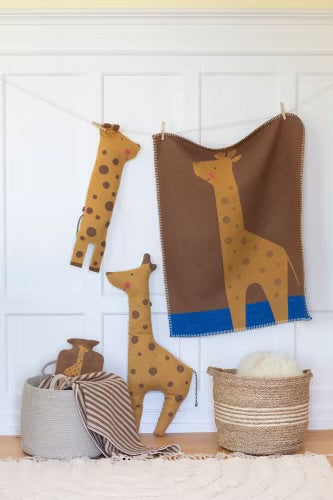 David Fussenegger Decke in Puppe Giraffe