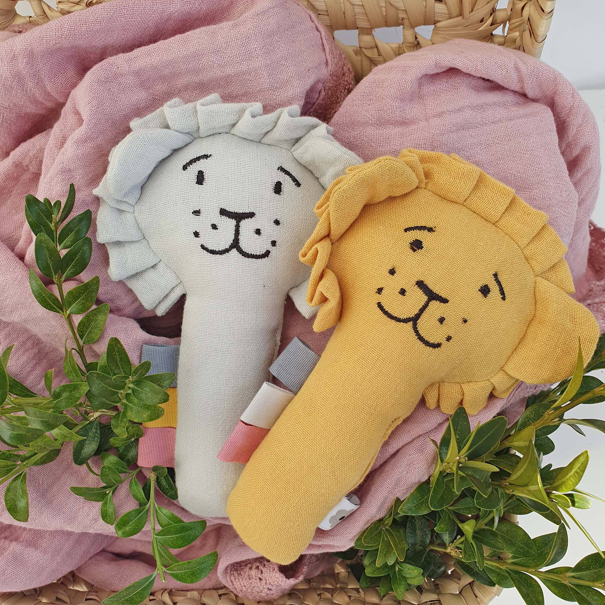 Organic Soft Rattle Lion Ocker