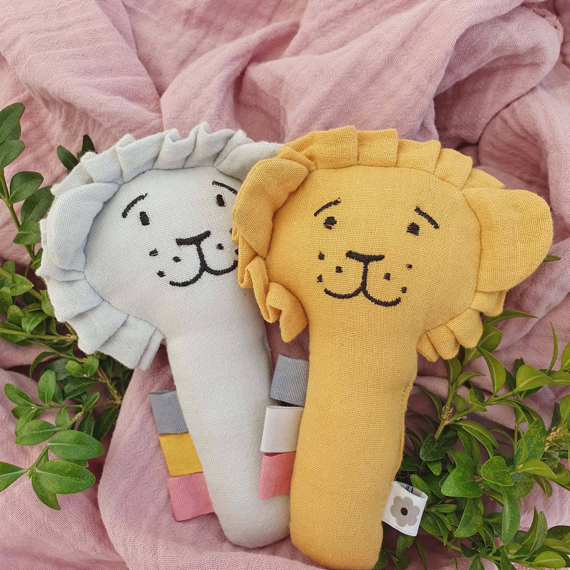 Organic Soft Rattle Lion Ocker
