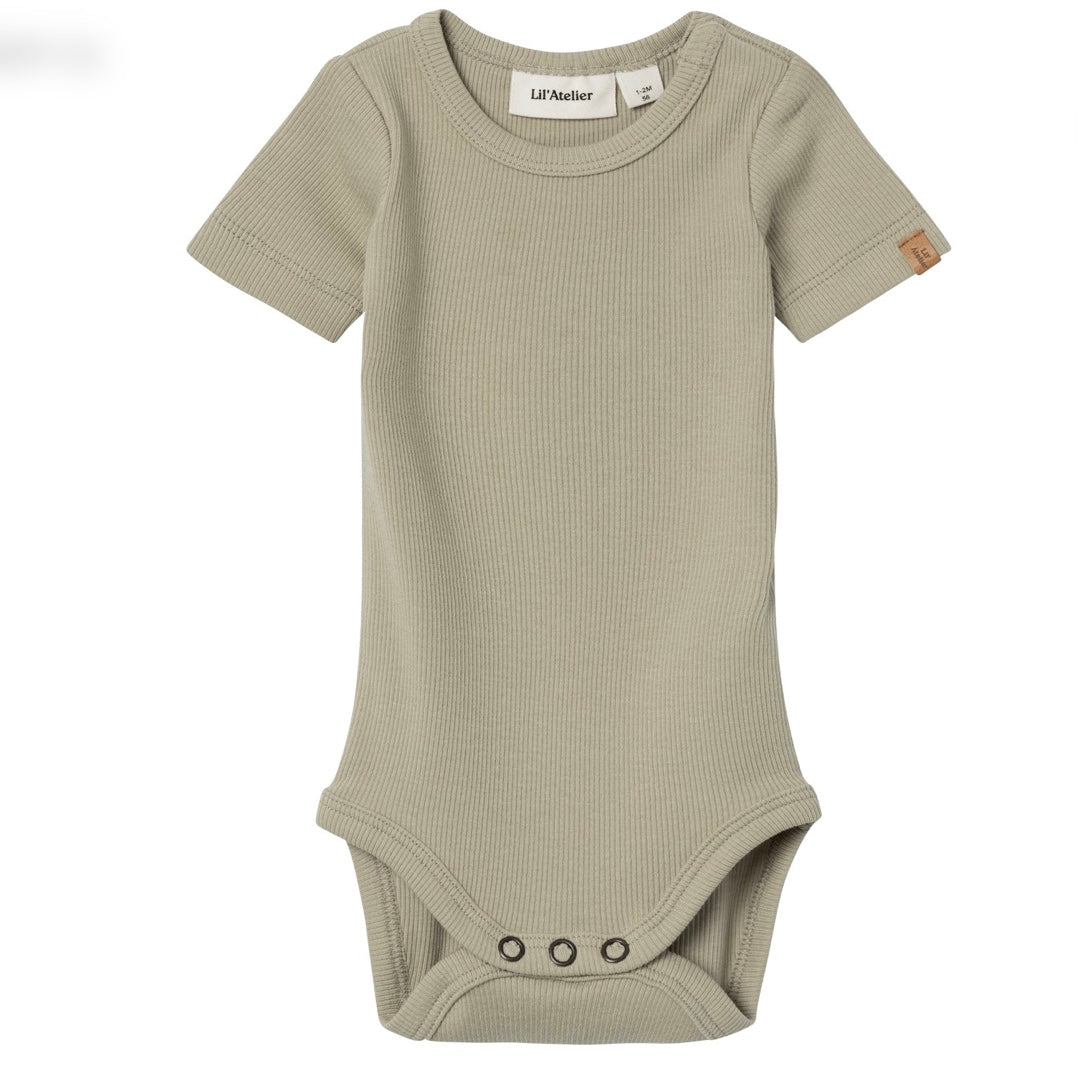 Lil’Atelier Kurzarmbody Moss Gray ( nbmgago)